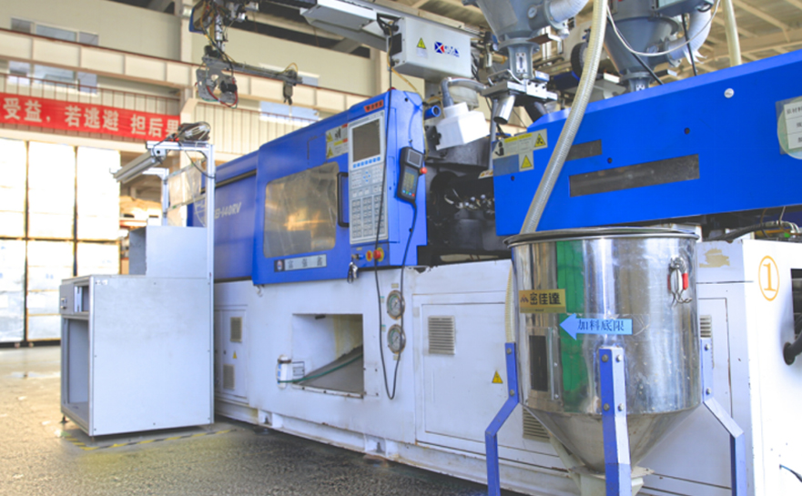 威海兴友精密140T双色机：喷涂产品的快速喷涂的解决方案